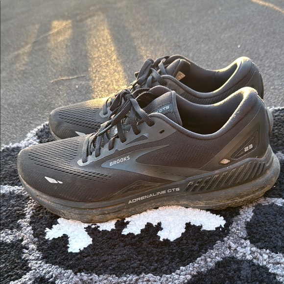 Brooks Men's Black Running Shoes - Picture 2 of 6